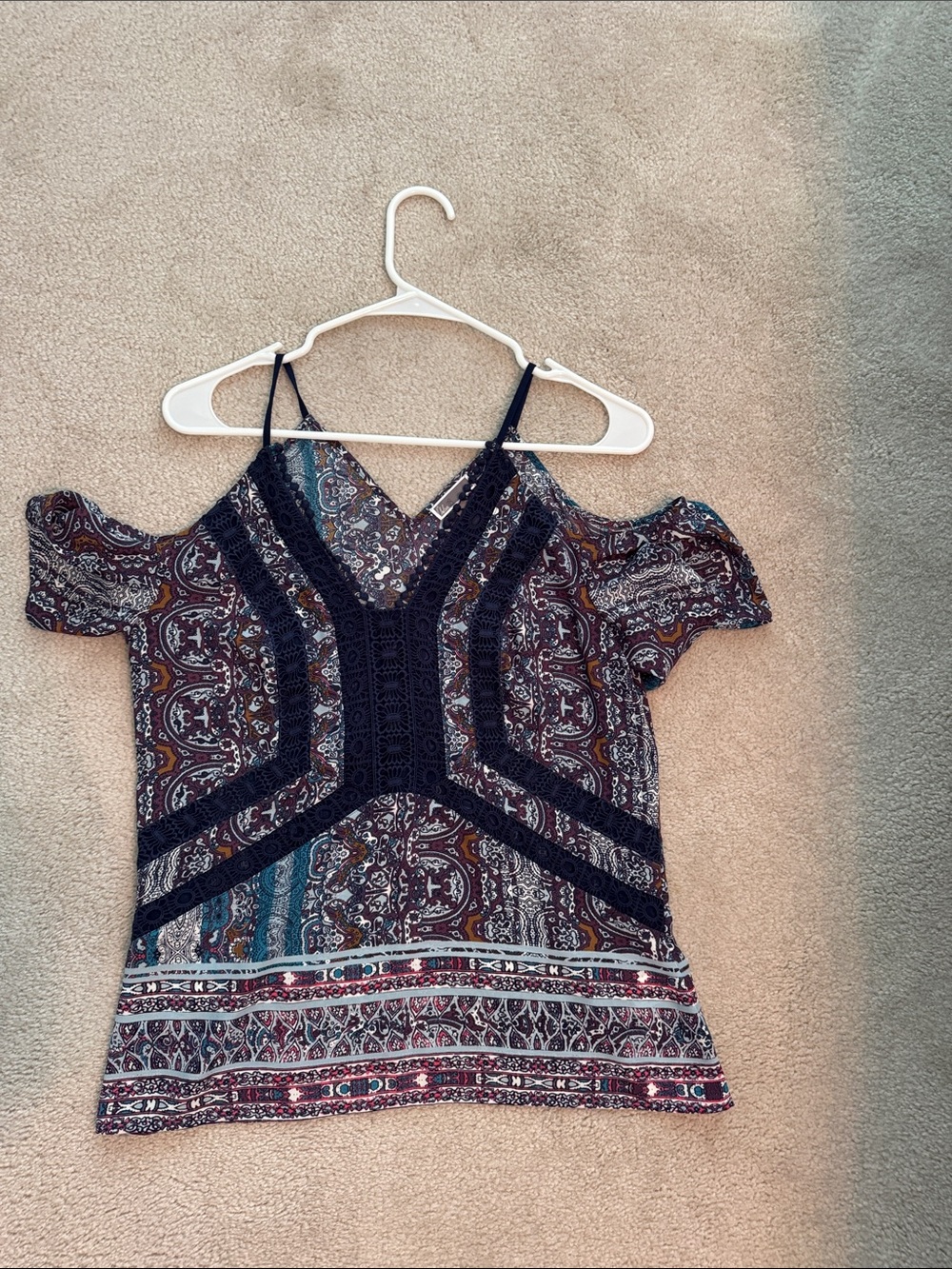 CHELSEA 28 cold shoulder top